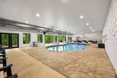 Image de Group Retreat w/ Game Room + Indoor Pool | 2 Suites at Firefly Mountain Lodge