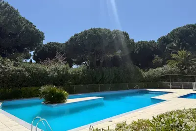 Image de Fleurie 1, rénover avec goût ce charmant Rdc avec piscine et parking