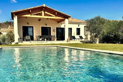 Image de Maison avec piscine privée