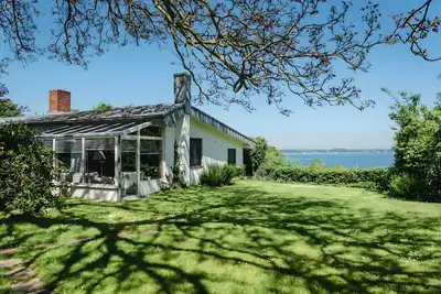 Image de Maison de vacances 'Hanghaus Am Meer' avec vue sur la mer, terrasse privée et Wi-Fi