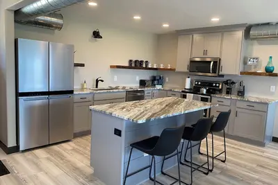 Image de Spacious 3-Bed, 2-Bath Private Home Featuring a Private Marina, Kayaks and Gas fire pit