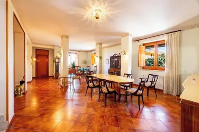 Image de Villa MarifrĂ Palermo with pool.