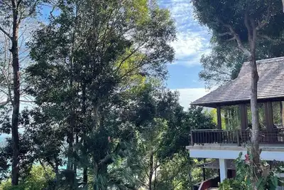 Image de This secluded villa offers the perfect blend of tranquility and natural beauty.