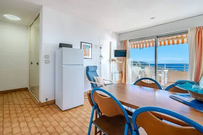 Image de Appartement pour 8 personnes avec vue mer, Wi-Fi inclus à Roquebrune-Cap-Martin