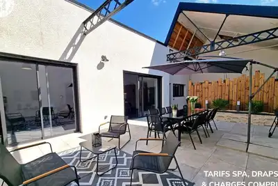 Image de Gîte lumineux à Charlieu avec spa privatif et terrasse