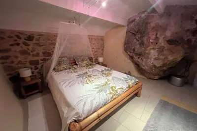 Image de Le Rocher Fayence appartement atypique dans les remparts