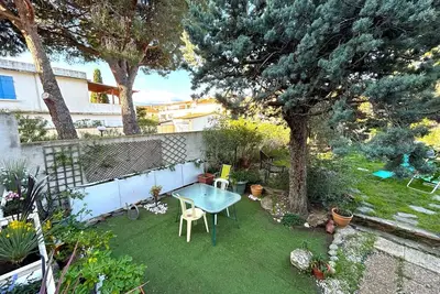 Image de Maison sur 2 étages à 50m de la plage avec jardin