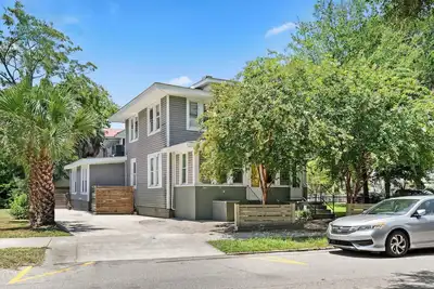 Image de Charleston Charm - Downtown - 4 Bedroom