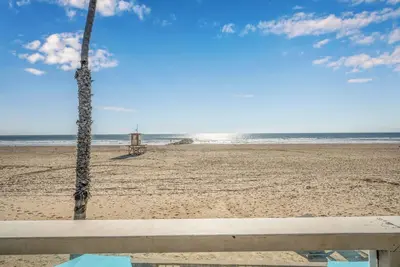 Image de 5-Bedroom Oceanfront Escape with Private Balcony
