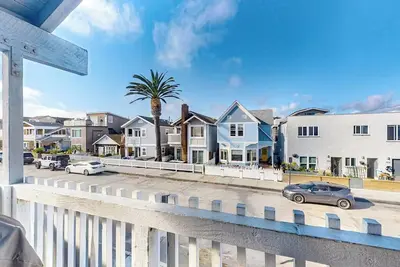 Image de Seaside Getaway Just Steps from the Ocean