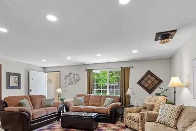 Image de Charming Retreat Near Trails w/ Hot Tub & Games!