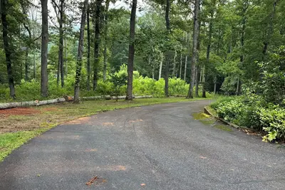 Image de Private Comfy Secluded Mountain Home surrounded by  trees & views of nature.