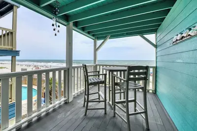 Image de 2 Bedroom 2 Bath Oceanfront Condo