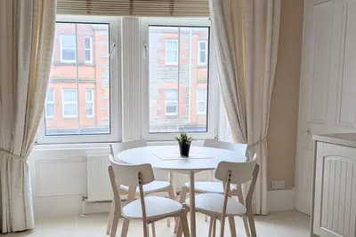 Image de Appartement-Salle de bain privée séparée-Vue sur Rue