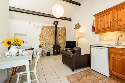 Image de Cottage-Traditionelle-Salle de bain et douche-Vue sur la cour