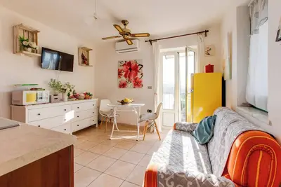 Image de Cute apartment whit balcony.