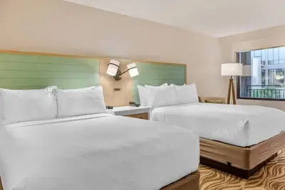 Image de 3 Units Perfect for Groups! 2 Outdoor Pools, Shuttle to Disney Parks!