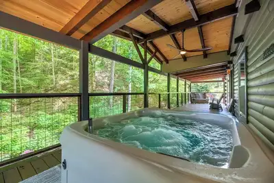 Image de 2bd Bear Cub Cabin | Creek-Side Hot Tub | Private Nature Walk | Guest Favorite