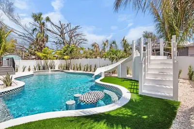 Image de Aqua Breeze: Beautiful New Construction!