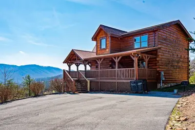 Image de Splash Mountain Magic –  Luxury Cabin with Mountain Views, Indoor Salt water Poo