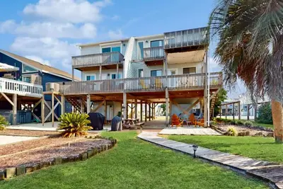 Image de Shell Haven-Four Decks, Views, Pet friendly, Walk to beach!
