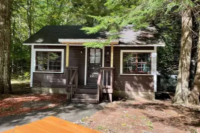 Image de Shaded Mama Bear Cottage on Squam Lake