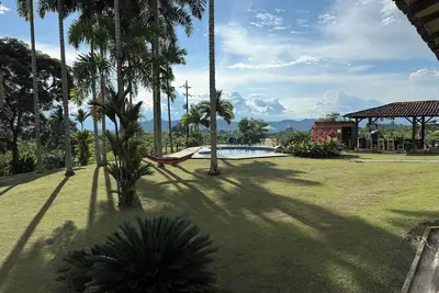 Image de Stunning 5 Br Villa with Mountain Views & WiFi in Combia-Pereira, Co