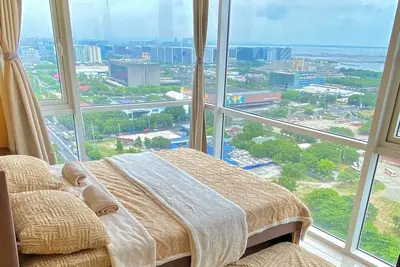 Image de 180° Manila View near Airport, Moa, Picc and World Trade Center w/ Massage chair