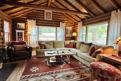 Image de Beautifully Updated Creekside Cabin, Near Rmnp - Pet Friendly