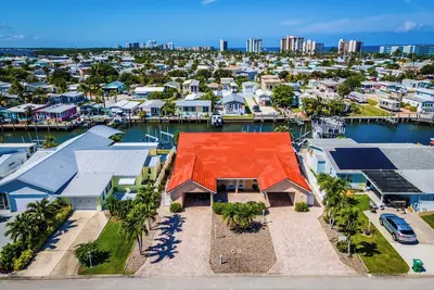 Image de Canal bungalow on the island - bring your boat! Close to beach, shopping & more