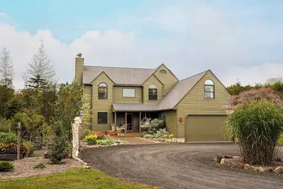 Image de Grateful Woods Farmhouse w/ Spa, Firepit & Animals