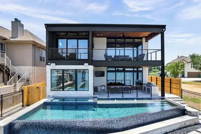 Image de Lakefront Stay for 16 w/Pool, Dock, & Game Room!