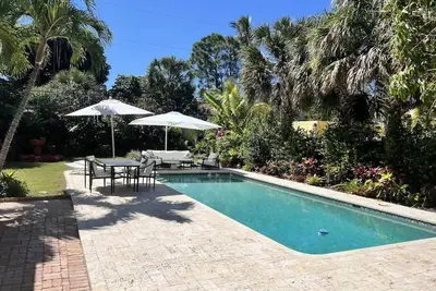 Image de Casita Atala - Nestle into a Tropical Designer Retreat with Shared Pool