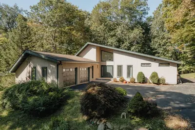 Image de Wooded Rhinebeck-Beacon area Escape w/Outdoor Spa