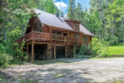 Image de Whispering Pines Cabin | Forest Hideaway