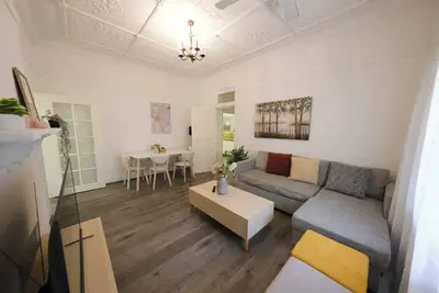 Image de Entire 3 bedroom guest suite in Burwood