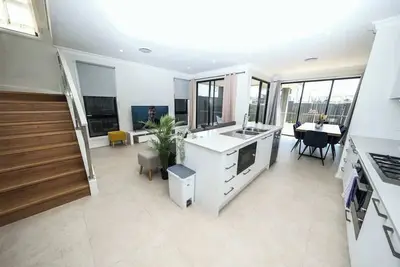 Image de Brand new 5 bedroom house close to Rouse hill