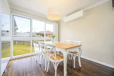 Image de Sydney Moorebank 4 bed house, close Liverpool