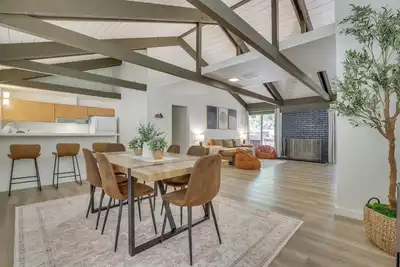 Image de 3 Mi to Lake Arrowhead: Cabin w/ Furnished Deck!
