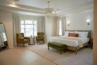 Image de Lux 4br: Movie Room, Pool table bathtub, 3 Car Gar