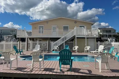 Image de \"Hooked on Holden\" 4 bedroom with Pool!