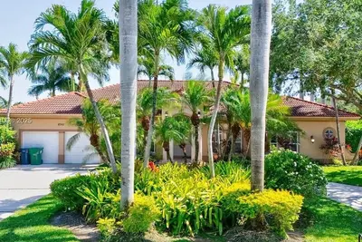 Image de Beautiful 5-bedroom house in enchanting Cutler Bay, Private: Pool, Jacuzzi, Gym
