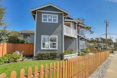 Image de Gorgeous Half Moon Bay Home