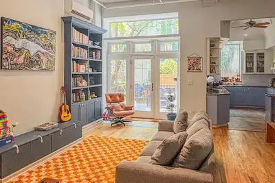 Image de Spacious 4-bedroom, family friendly townhome in fantastic Uws location