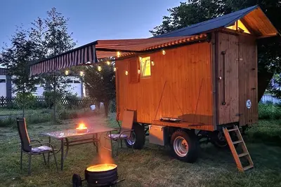 Image de Heated shepherd's cart/construction trailer