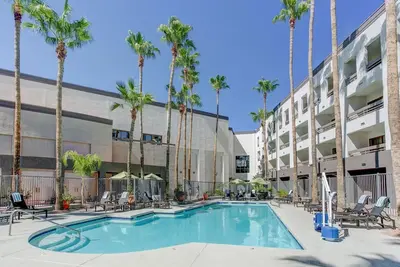 Image de Standard 2 Queens at Hilton Phoenix Airport - Outdoor Pool & Hiking Trails