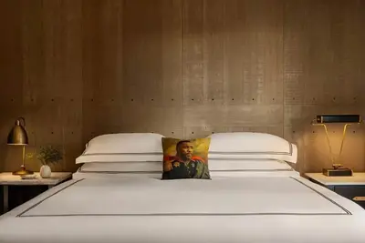 Image de 3 Elegant King Rooms at Seattle’s Award-Winning Boutique Hotel