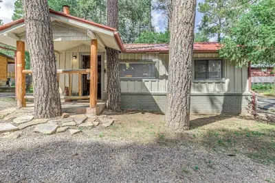 Image de Tranquil cabin close to Lake Grindstone and downtown