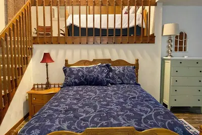 Image de Charming 1-bedroom 2nd-Floor apartment, Sleeps 6, in Pleasant Spring Mills.