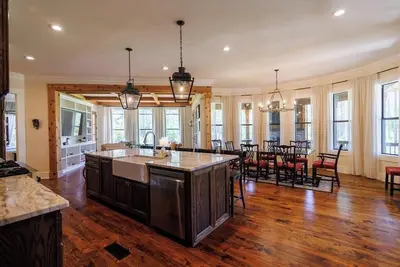 Image de Orchard Pines - 4 Bed, 3. 5 Bath Private Thomasville Retreat on Pond